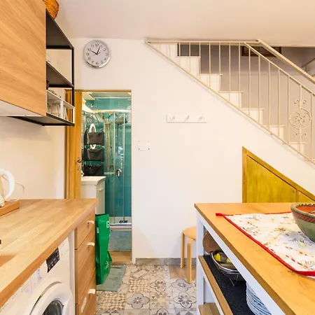 At Pedestrian Characteristic Area - Casa Luz Apartment