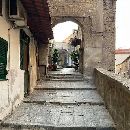 At Pedestrian Characteristic Area - Casa Luz Неаполь